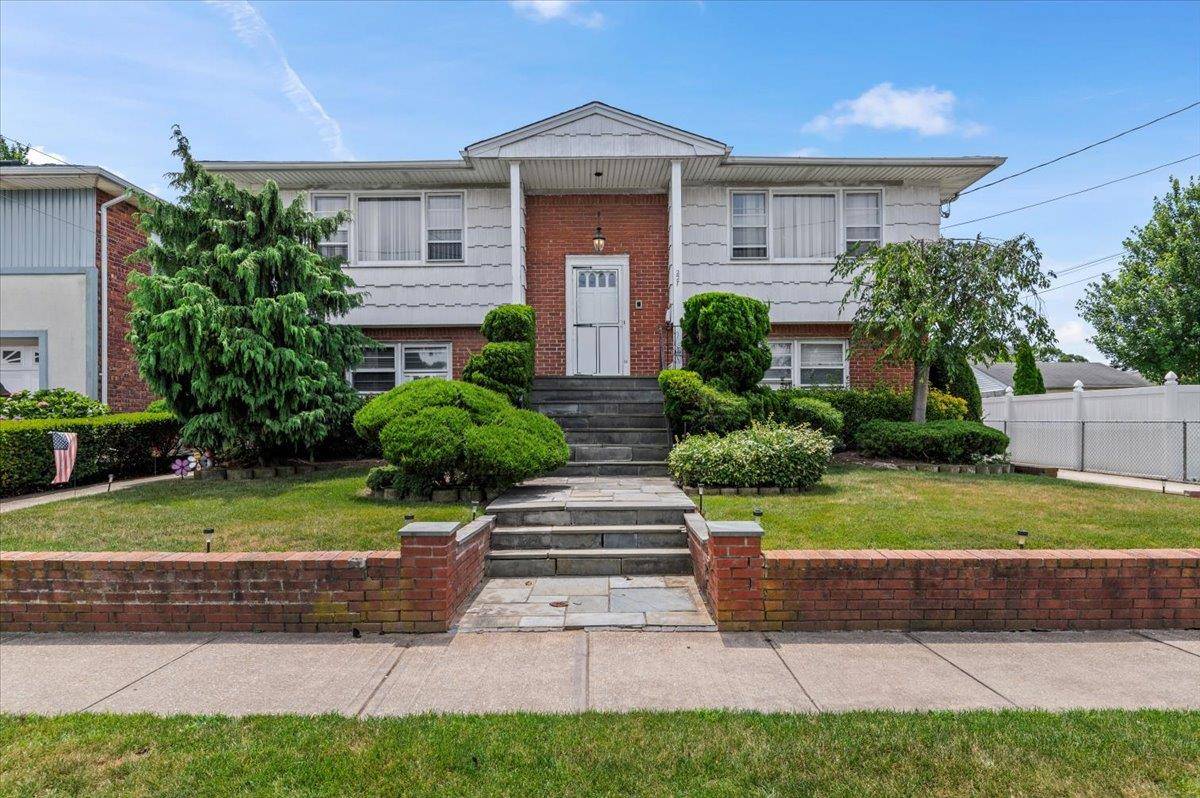 227 Randall AVE, Lawrence, NY 11559