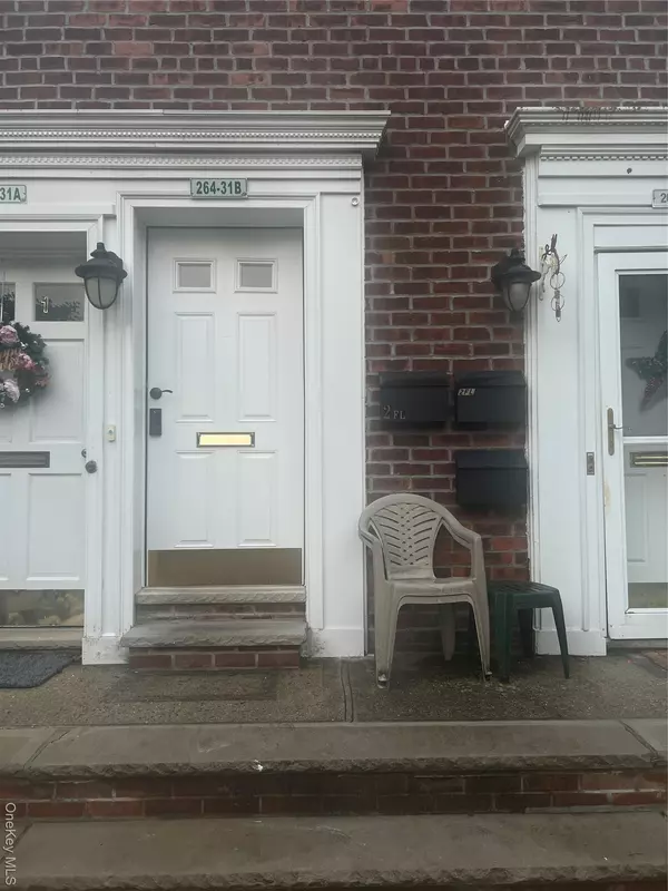 264-31 Langston AVE #2nd Fl., Glen Oaks, NY 11004