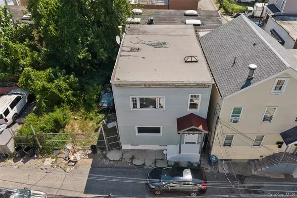 6 Stewart PL, Yonkers, NY 10701
