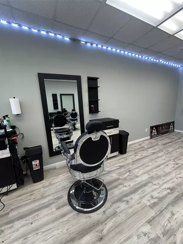 Wantagh, NY 11793,3381 Merrick Rd ##B
