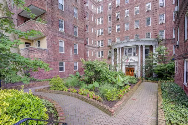 Kew Gardens, NY 11415,118-11 84th AVE #415