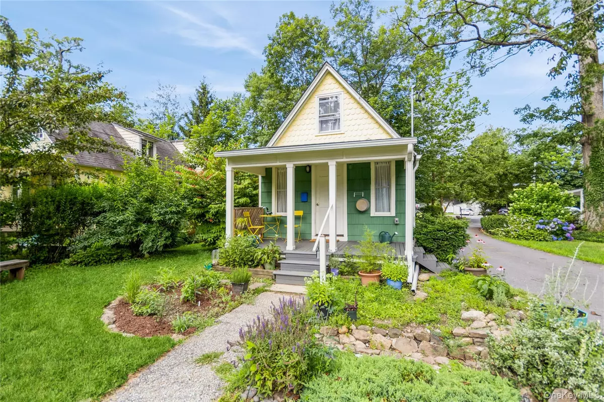 Ossining, NY 10562,17 CAMPWOODS Grounds