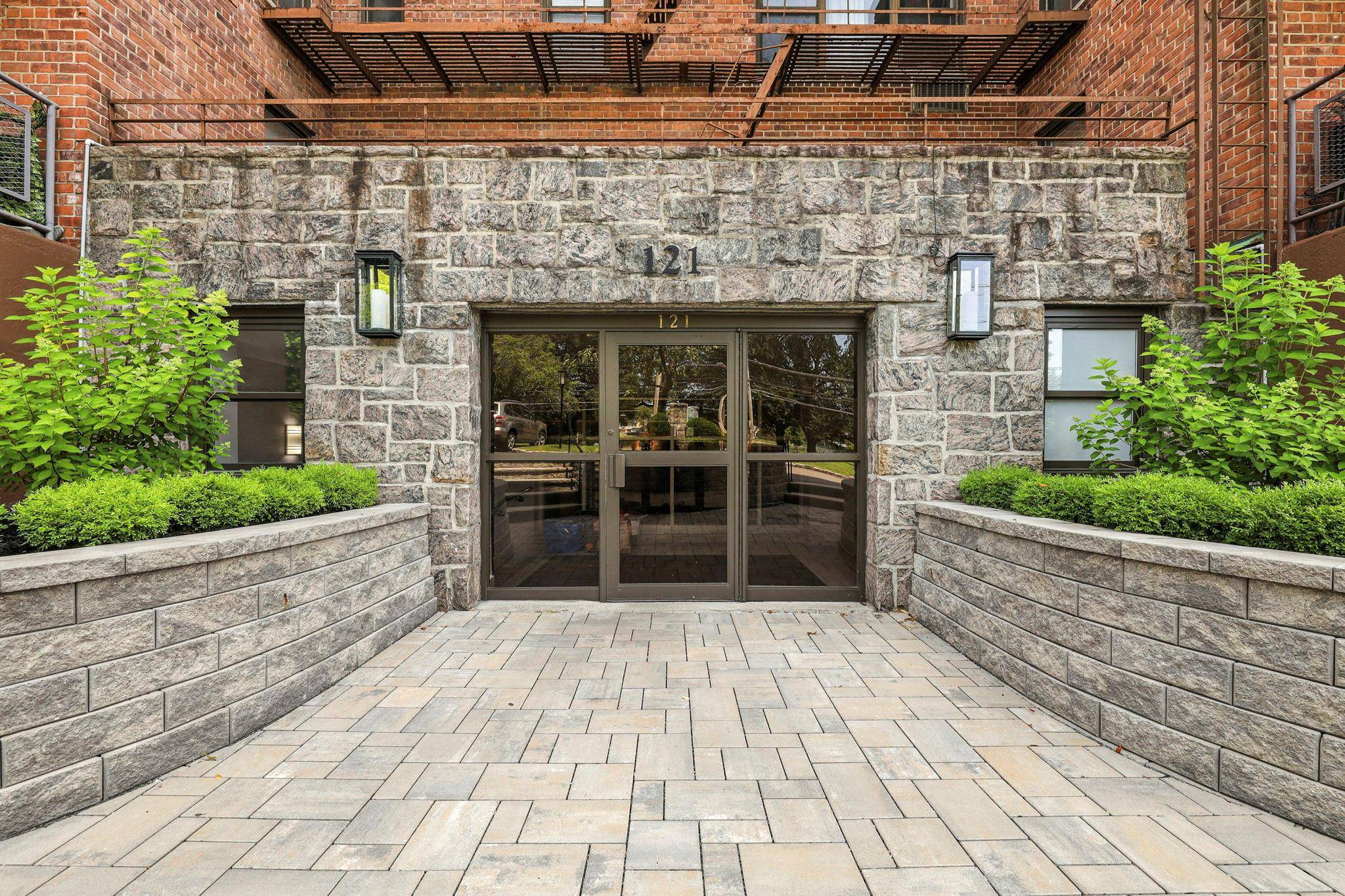 Ossining, NY 10562,121 S Highland AVE #5J