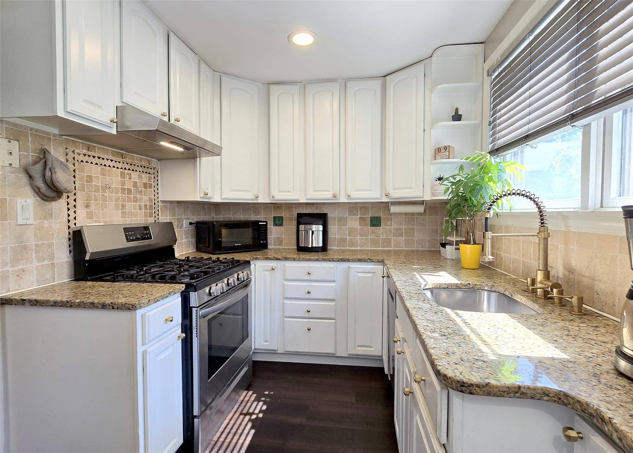 Valley Stream, NY 11581,124 Berkley ST