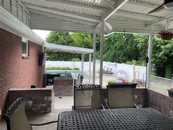 Massapequa, NY 11758,267 N. Poplar ST