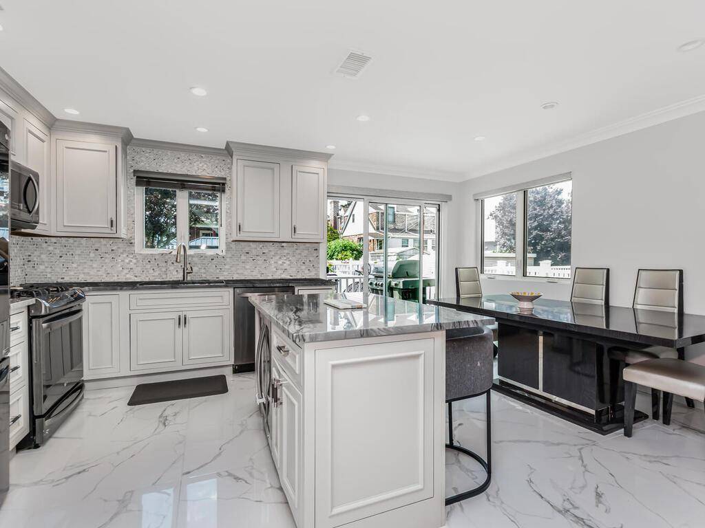 Bronx, NY 10465,3221 Tierney PL