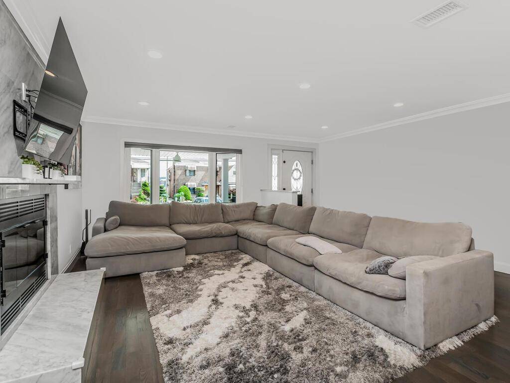 Bronx, NY 10465,3221 Tierney PL