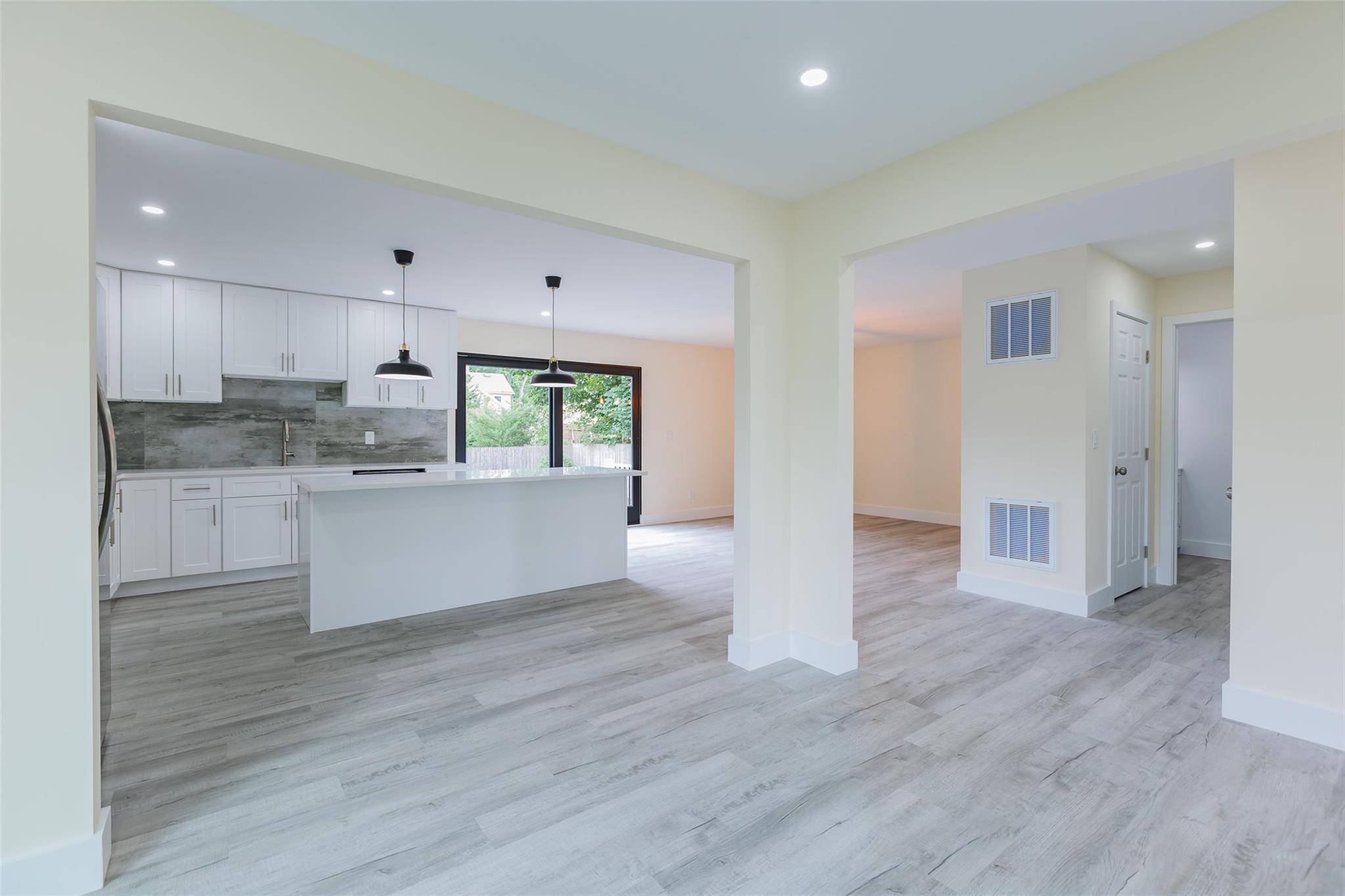 Riverhead, NY 11901,380 Sweezy AVE