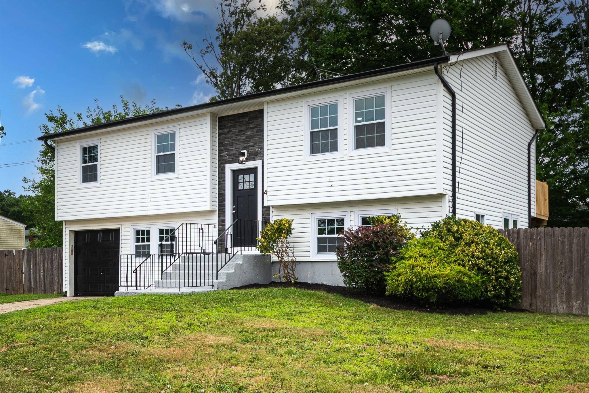 Bay Shore, NY 11706,4 S Cardinal CT