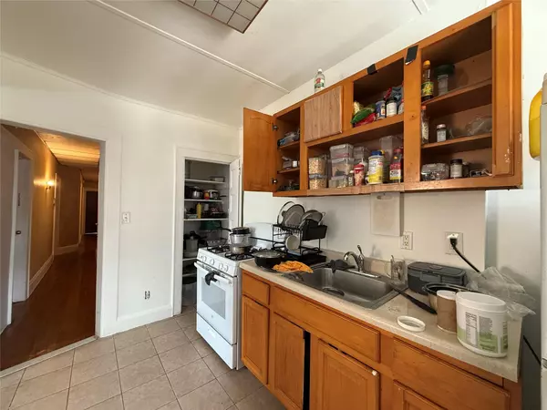 Woodhaven, NY 11421,8802 88th ST