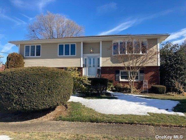 619 N Dyre AVE, West Islip, NY 11795