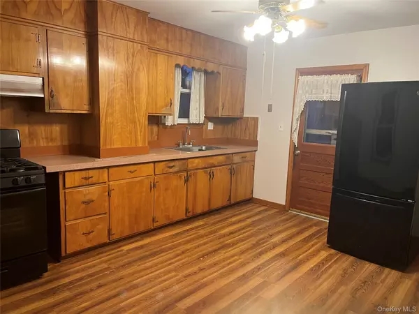 Beacon, NY 12508,10 Vail AVE