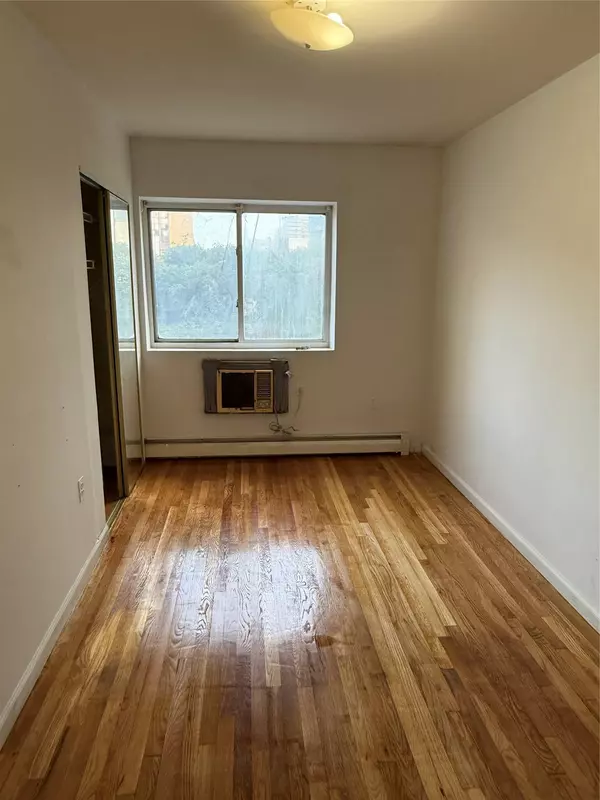 Flushing, NY 11354,13426 35th AVE