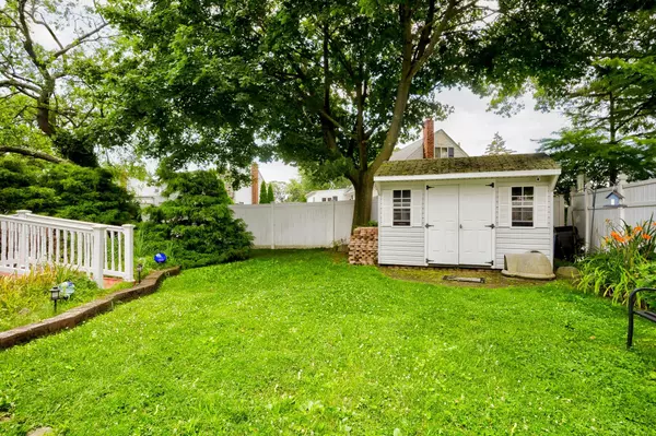Lindenhurst, NY 11757,391 31st ST