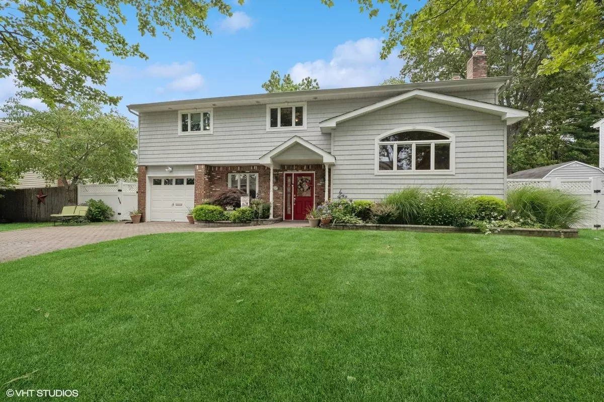 Jericho, NY 11753,9 Fern DR