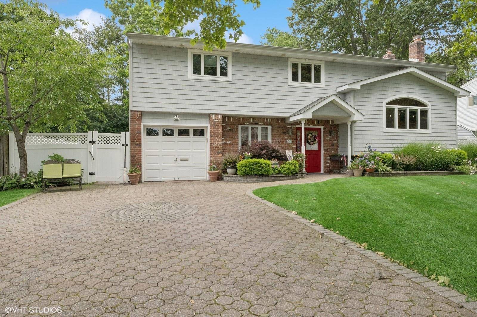 Jericho, NY 11753,9 Fern DR