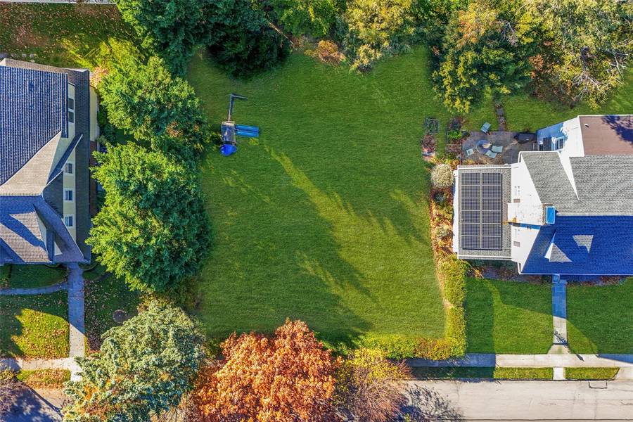477 Manor LN, Pelham, NY 10803