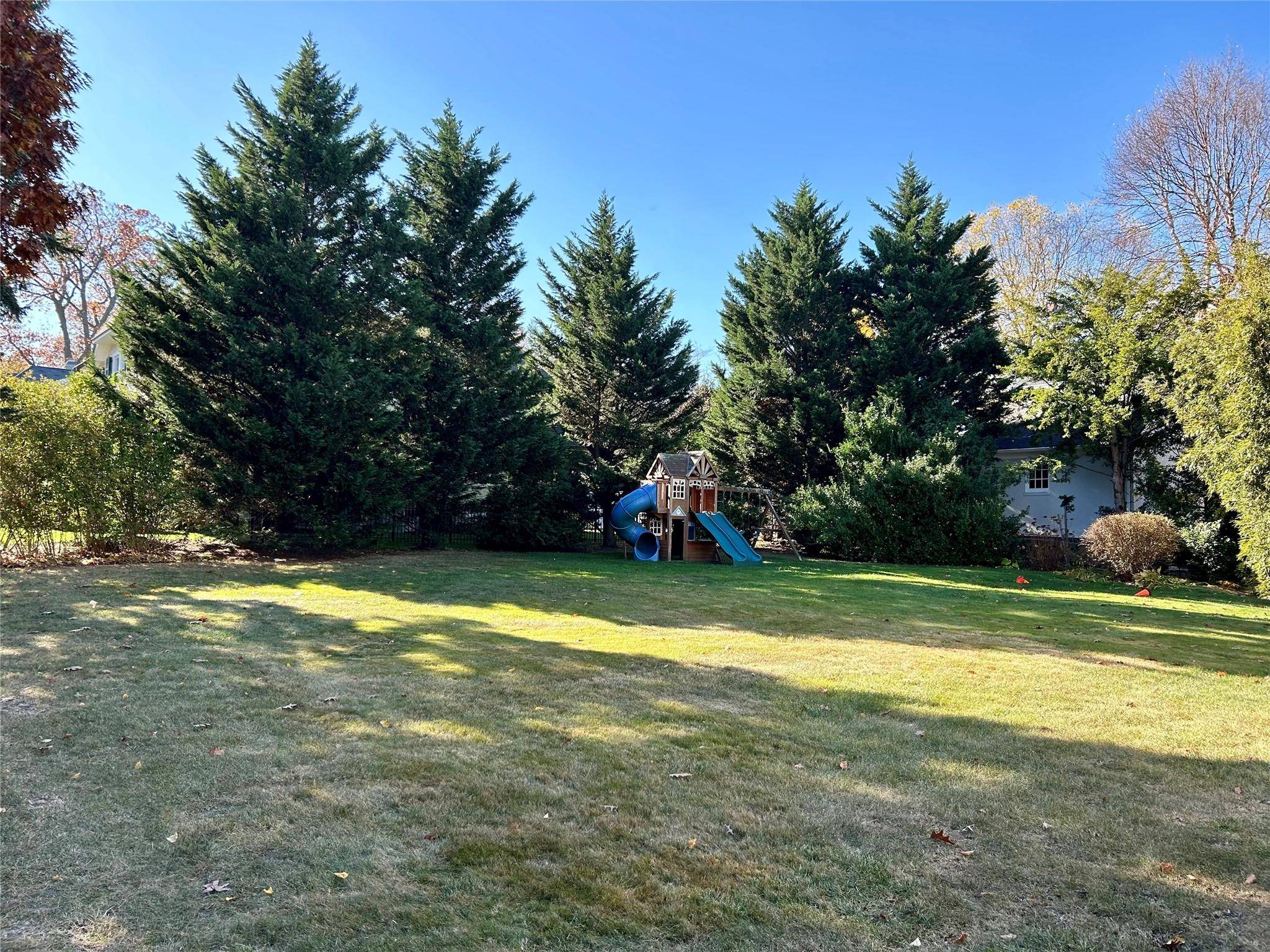 Pelham, NY 10803,477 Manor LN