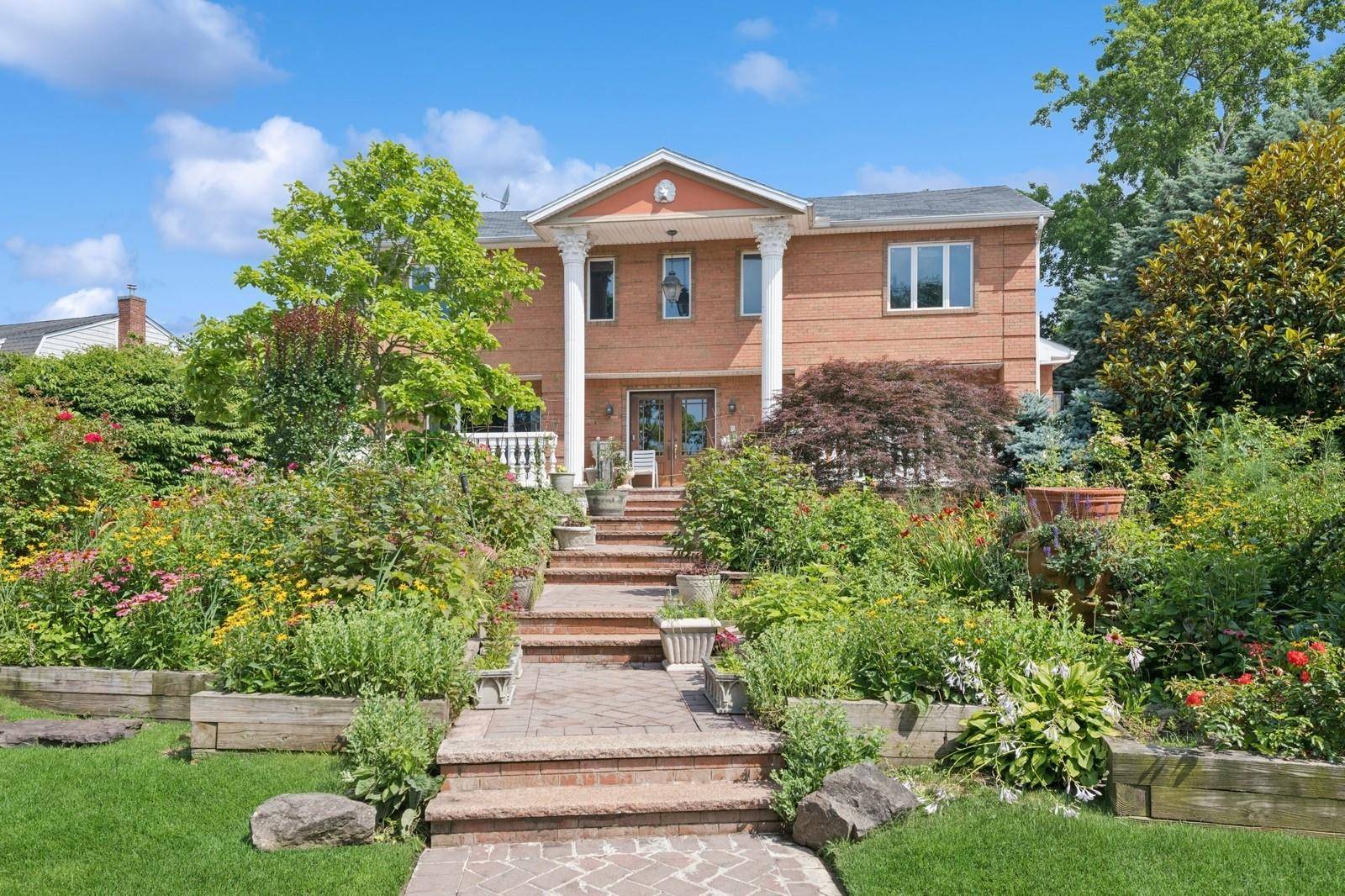 328 W Ivy Hill RD, Woodsburgh, NY 11598