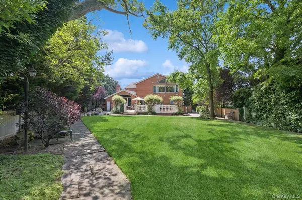 Woodsburgh, NY 11598,328 W Ivy Hill RD