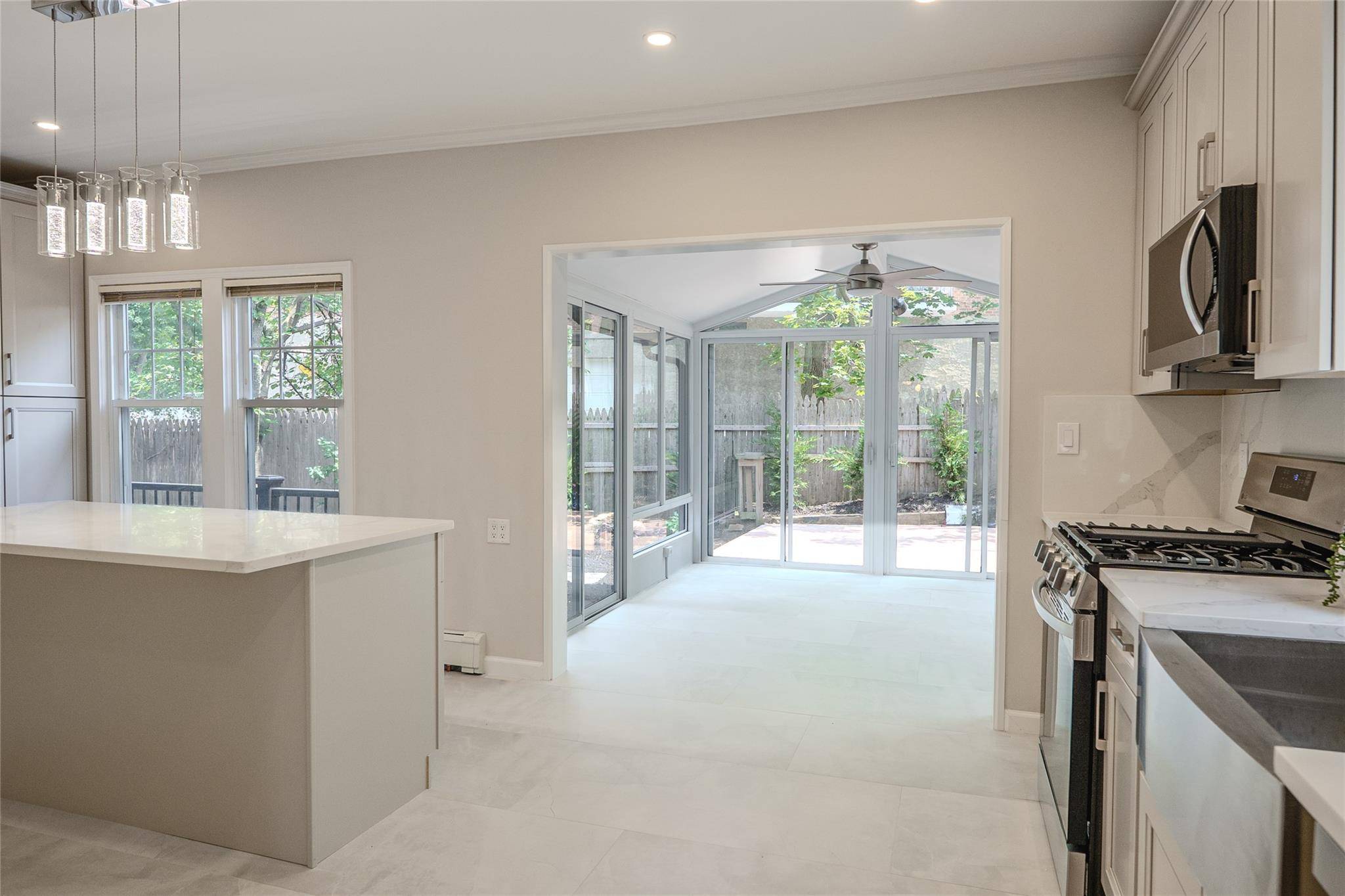 Port Washington, NY 11050,31 Central DR