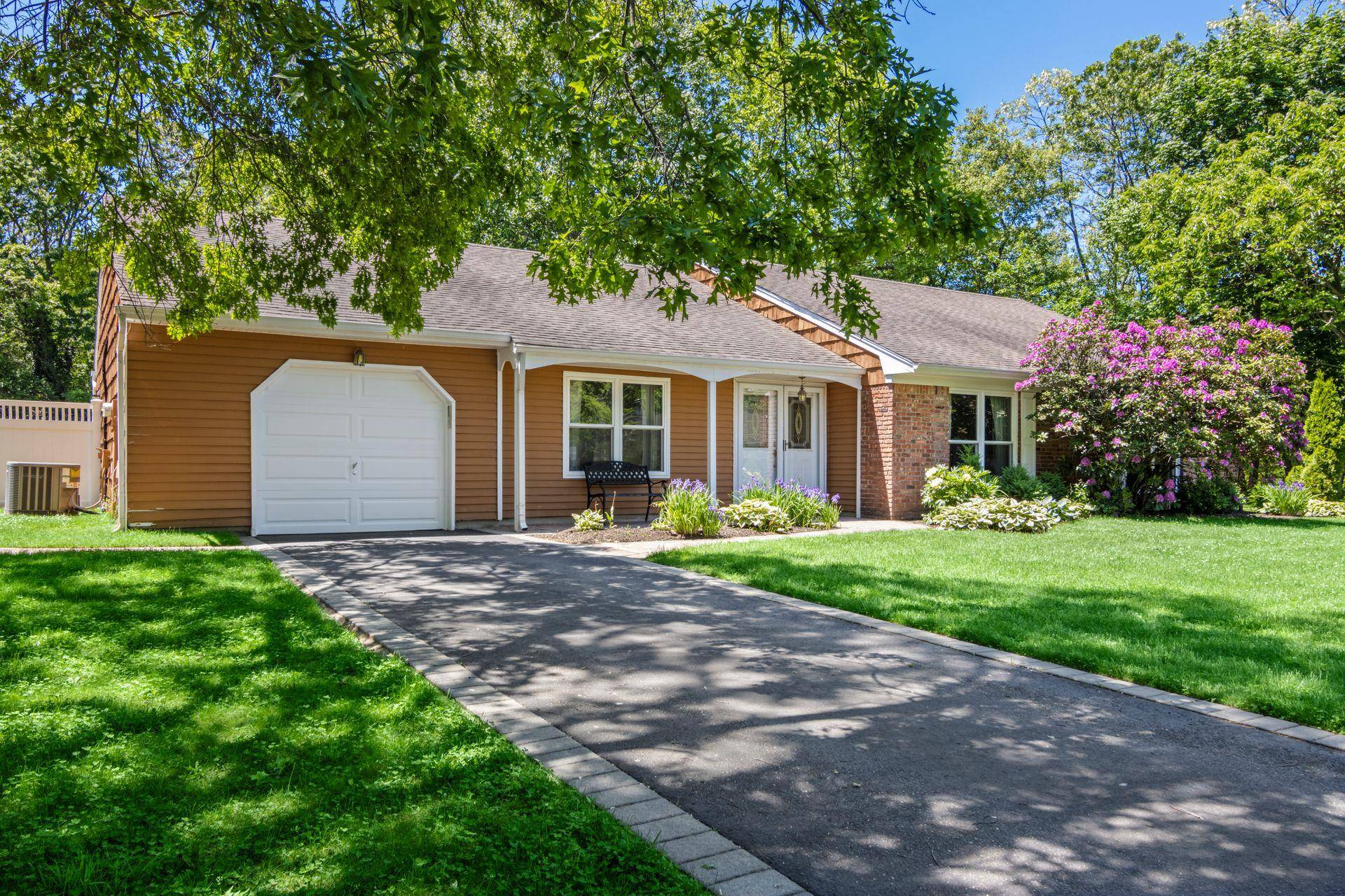 25 Annandale RD, Stony Brook, NY 11790