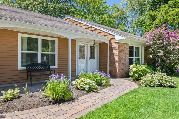Stony Brook, NY 11790,25 Annandale RD