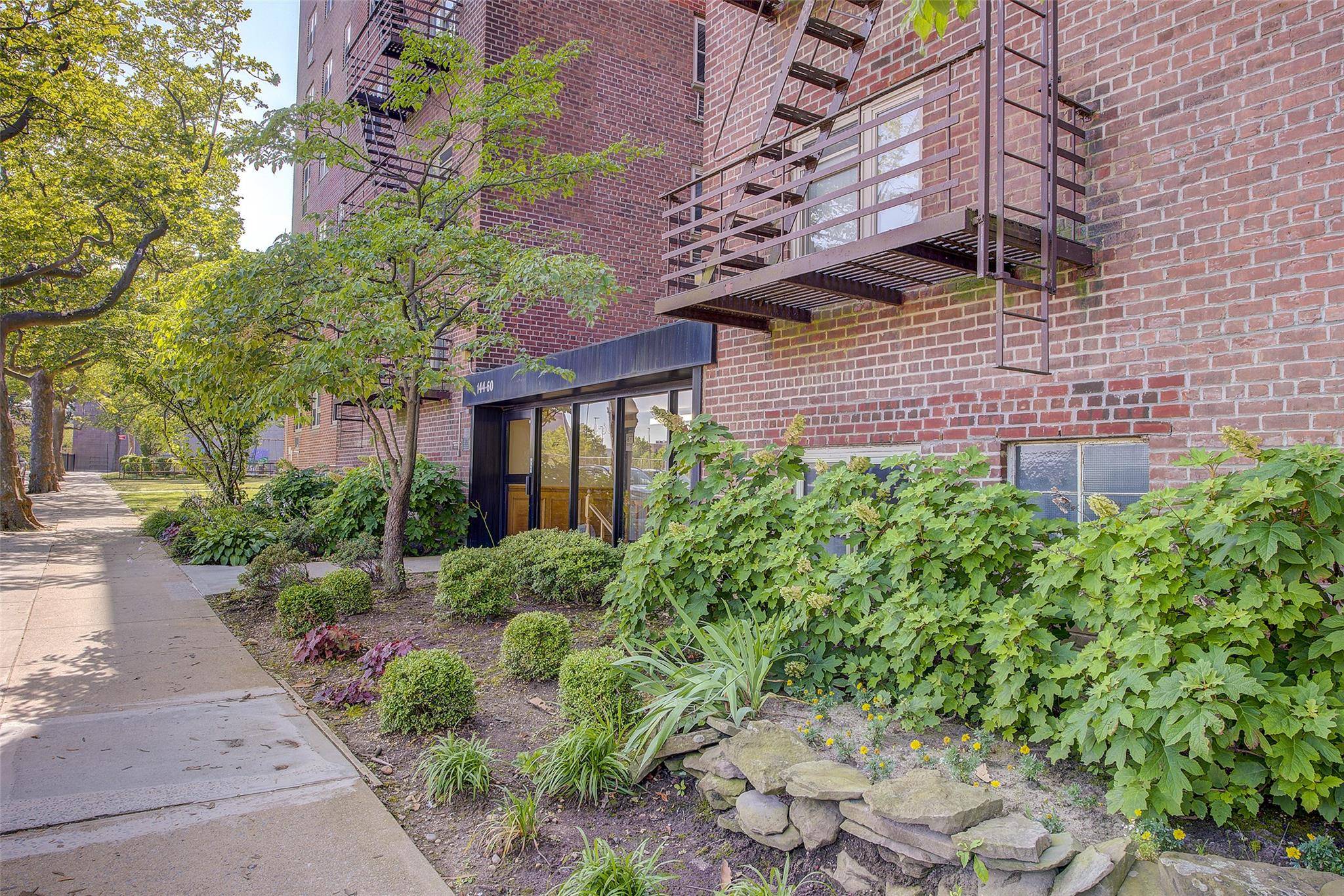 Kew Garden Hills, NY 11367,144-60 Gravett RD #4J