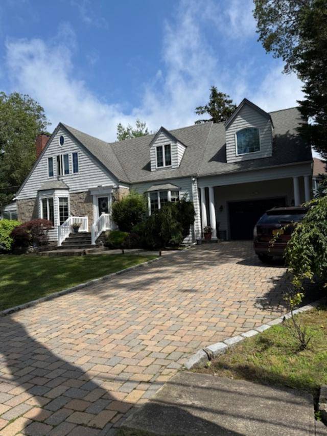 9 Seneca ST, Massapequa, NY 11758
