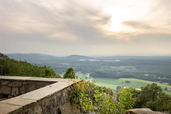 Hopewell Junction, NY 12533,401 Woodmont RD