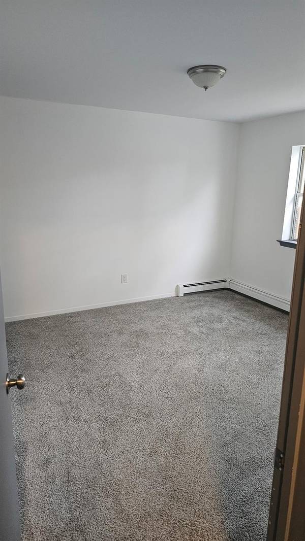 Mastic Beach, NY 11951,81 Parkwood DR