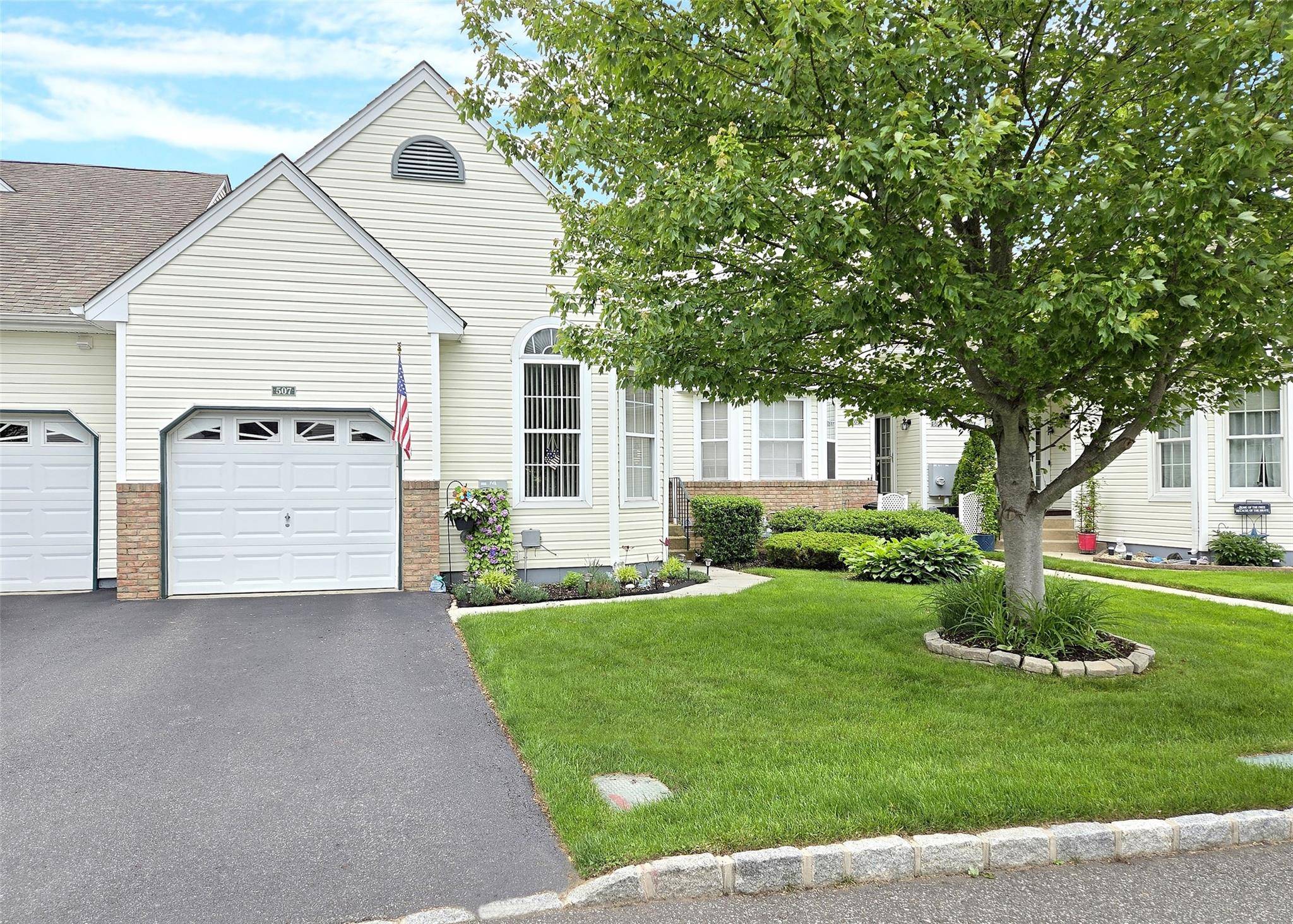 507 Constance LN, Port Jefferson Station, NY 11776