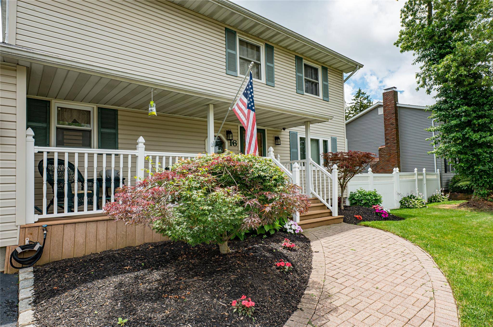 Holbrook, NY 11741,16 Tarkington RD