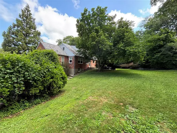 Great Neck, NY 11021,13 Laurel DR