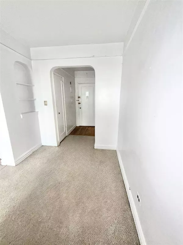Rego Park, NY 11374,61-41 Saunders ST #B44