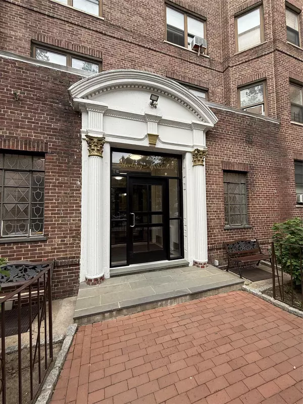 Rego Park, NY 11374,61-41 Saunders ST #B44