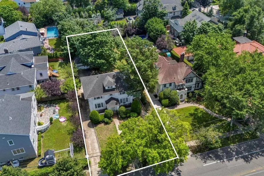 115 Central AVE, Lawrence, NY 11559