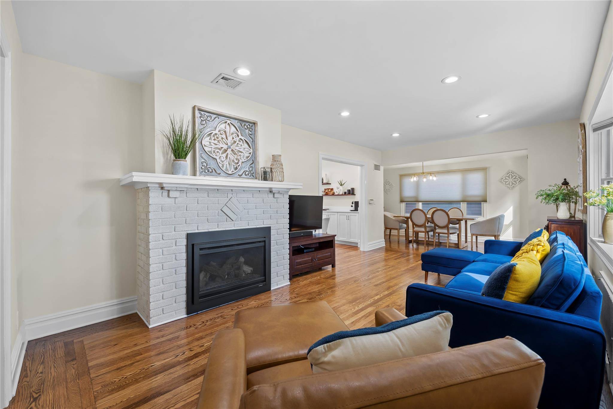 Little Neck, NY 11362,45-26 Zion ST