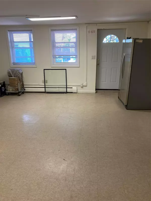 102-05 63rd RD, Forest Hills, NY 11375