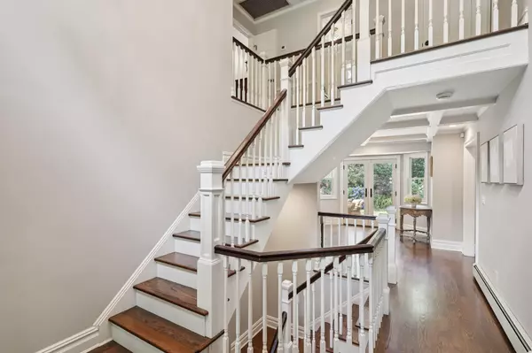 Greenlawn, NY 11740,8 Grace CT
