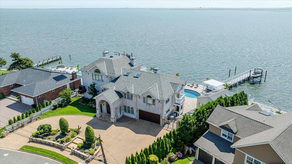 Massapequa, NY 11758,130 Riviera DR