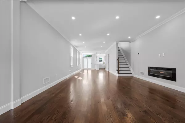 Forest Hills, NY 11375,9009 69th AVE