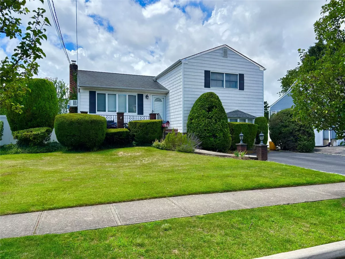 Farmingdale, NY 11735,107 Intervale AVE