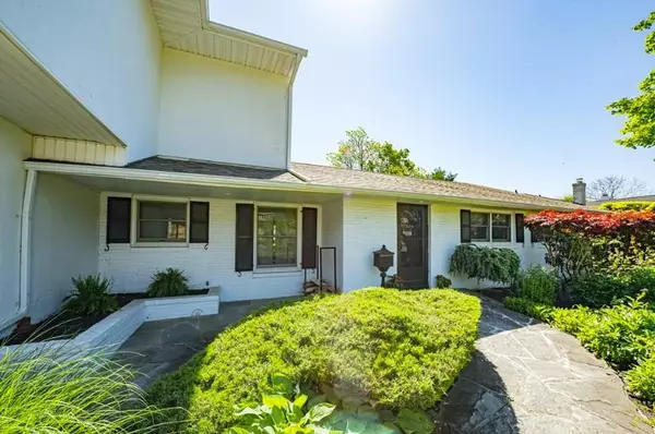 Babylon, NY 11702,137 Melbury RD