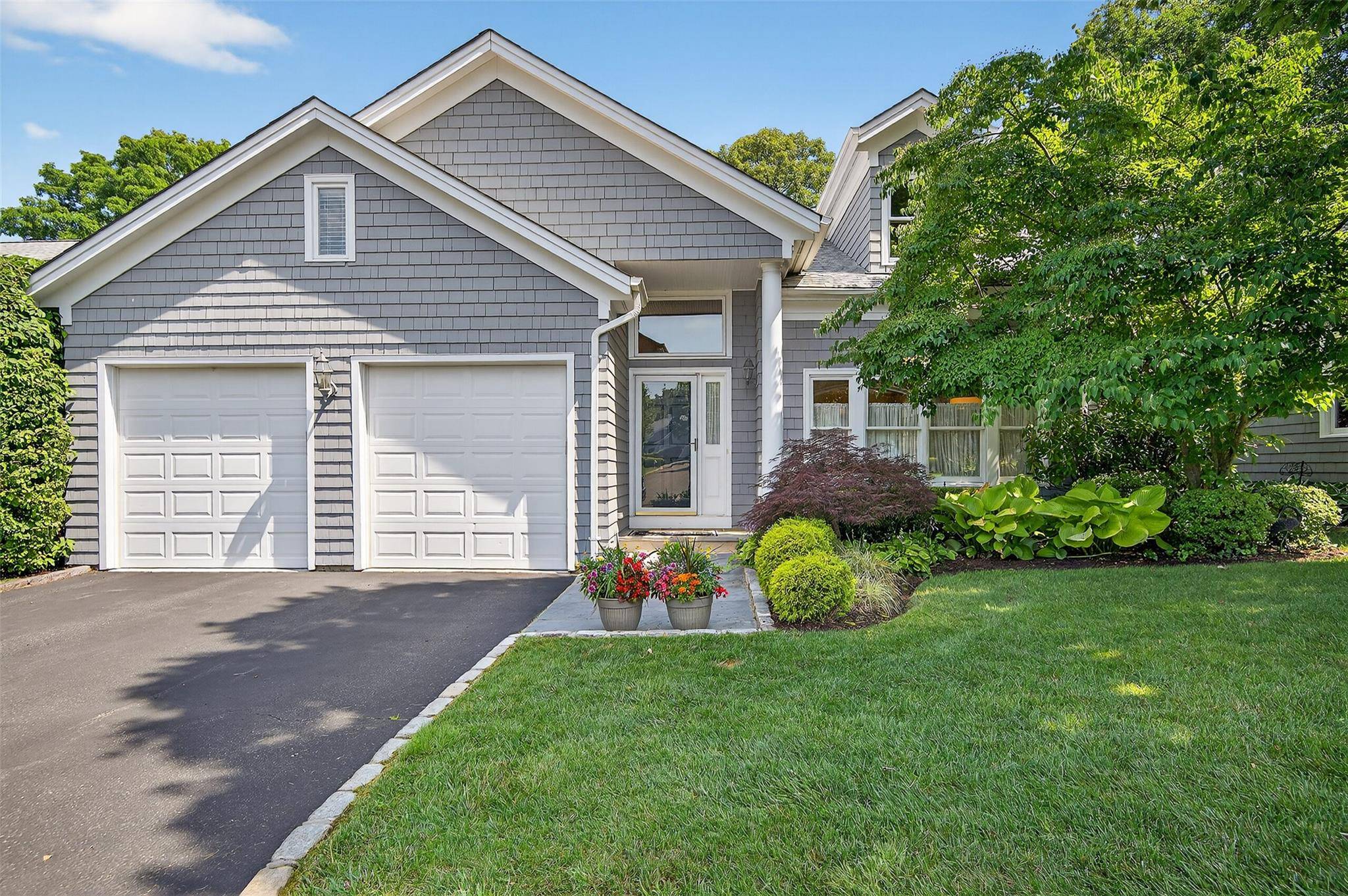 48 Fieldstone LN, Oyster Bay, NY 11771