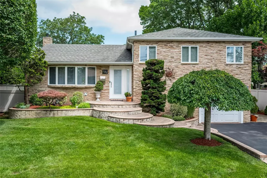 132 North DR, Massapequa, NY 11758