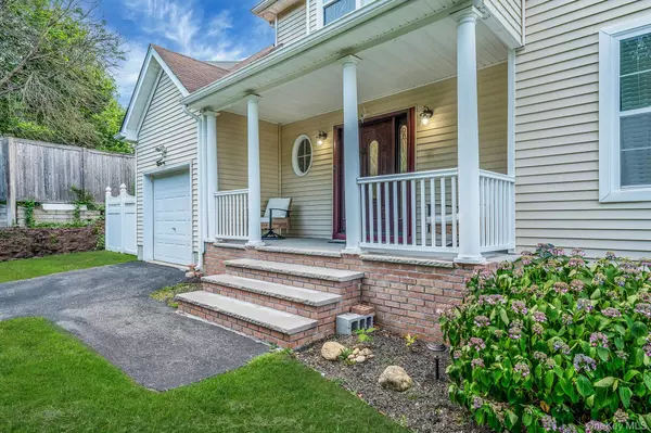 Port Jefferson, NY 11777,11 Gladysz WAY