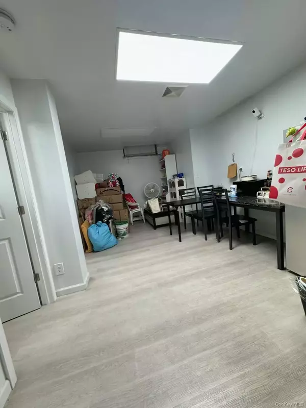 Flushing, NY 11355,132-18 Avery AVE #C1