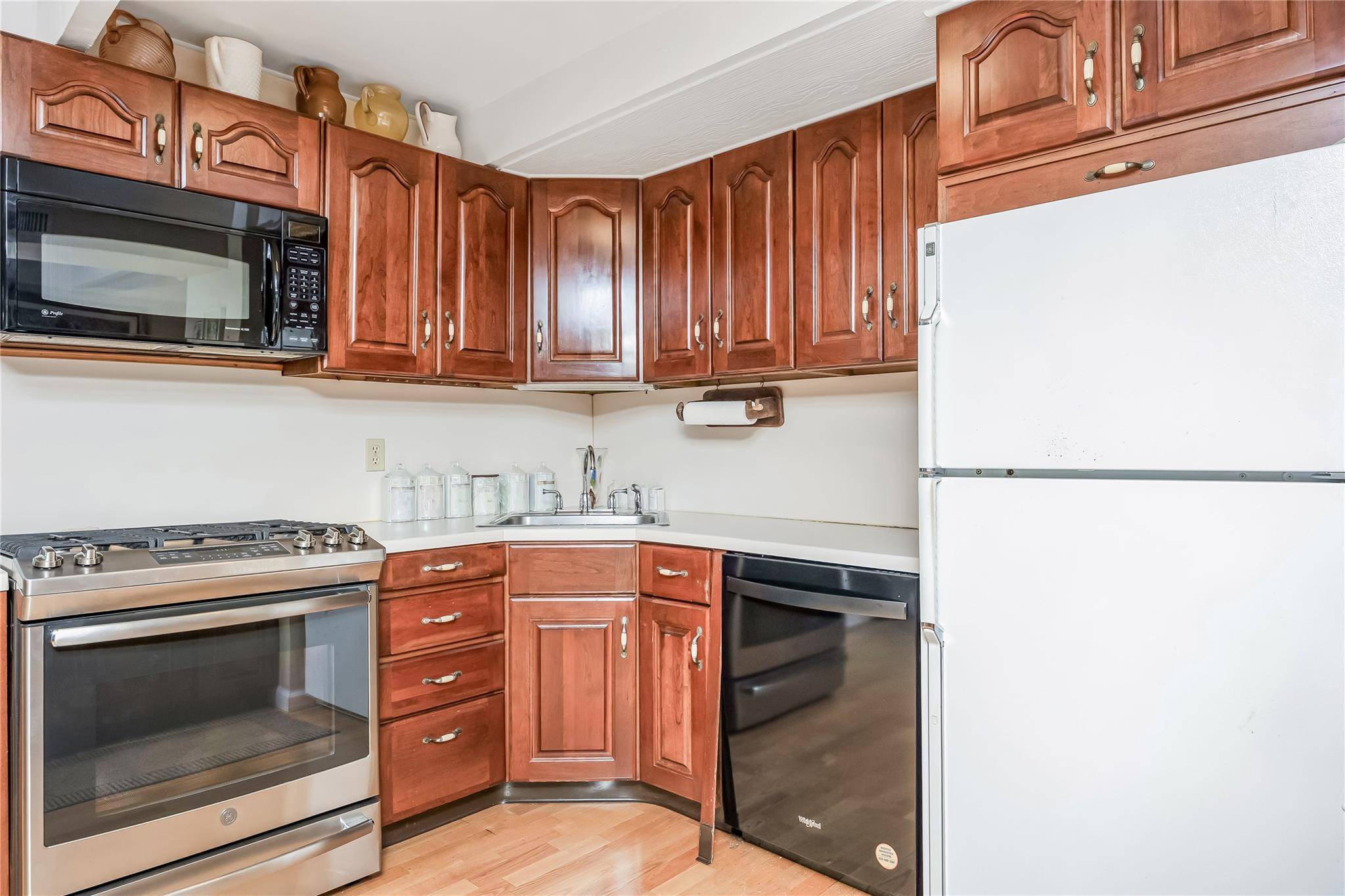 East Setauket, NY 11733,9 Branch LN