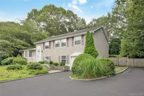 East Setauket, NY 11733,9 Branch LN